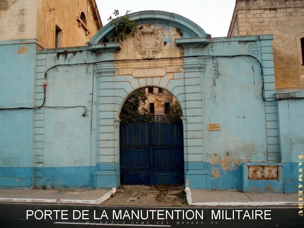 la marine porte de la manutention Militaire .jpg